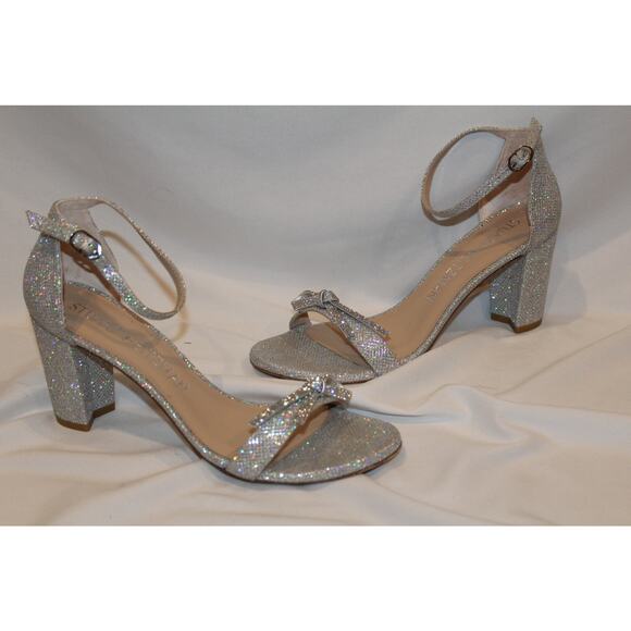 NEW STUART WEITZMAN WOMEN'S CRYSTAL SILVER BOW‎ SANDALS SZ 9.5 - Picture 2 of 8